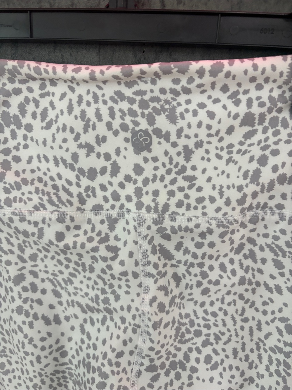 Scorpio Sol White Leopard Print Leggings - Picture 3 of 4
